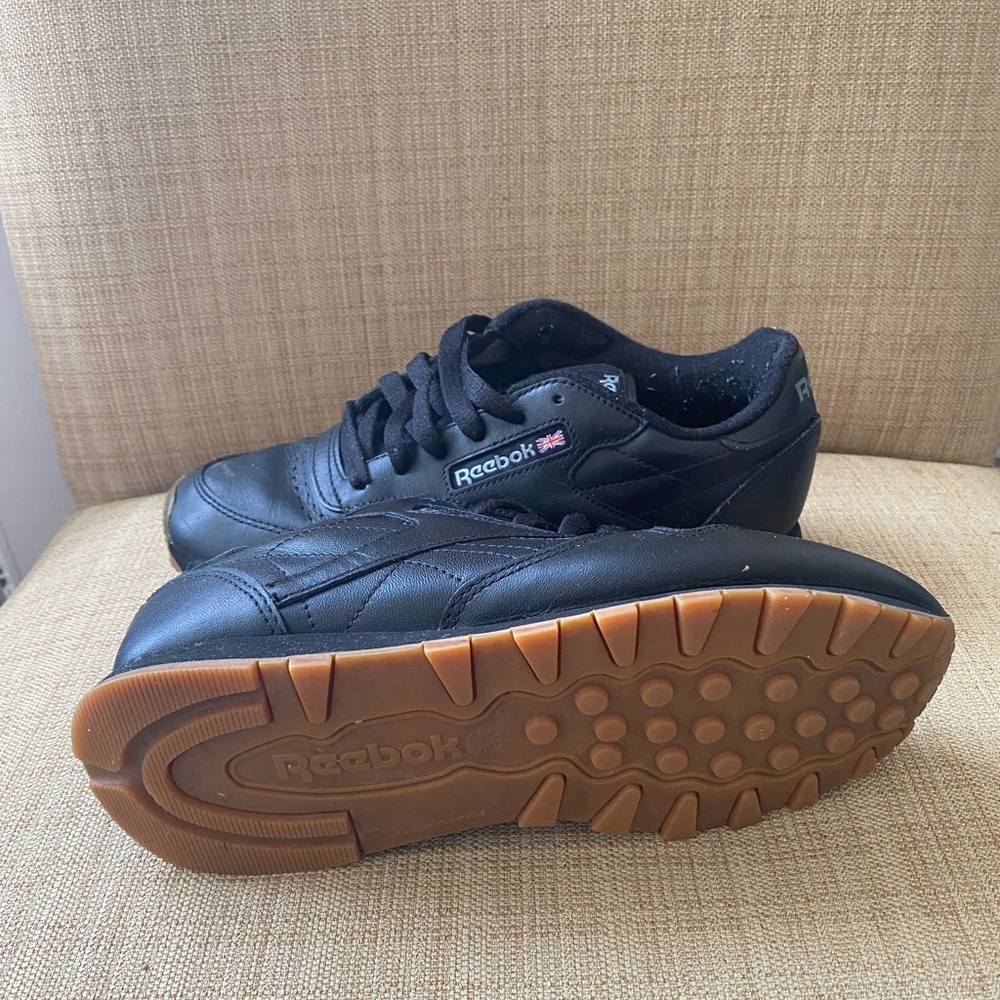 REEBOK Classic Leather shoes - Size 6